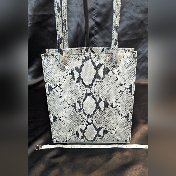 Nine West Tote Faux Leather Python Snakeskin Black Grey Shoulder Bag Compartment - Picture 3 of 7